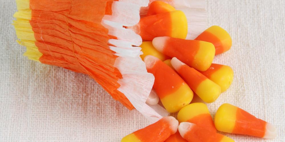 Make these festive DIY Individual Candy Corn Baskets for everyone at the table! Perfect size for a handful of candy corns or colored M&M's.