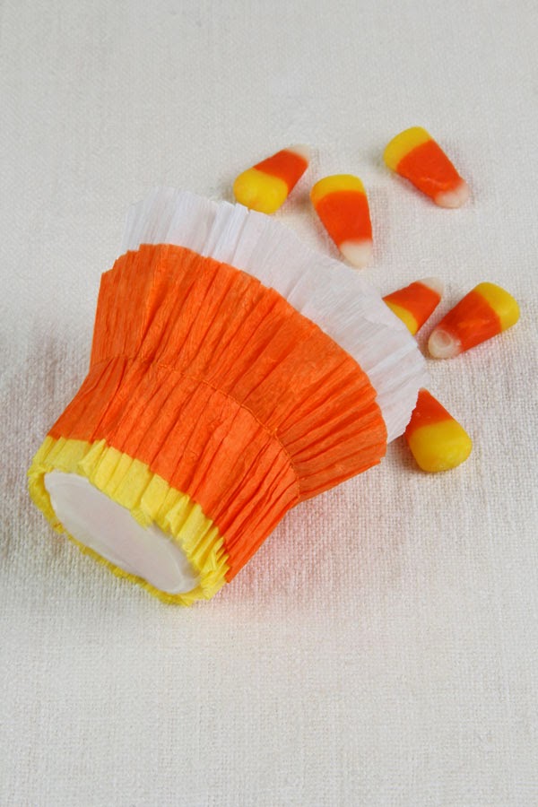 DIY Candy Corn Baskets (5) | Ridgely's Radar DIY Candy Corn Baskets (5) | Ridgely's Radar