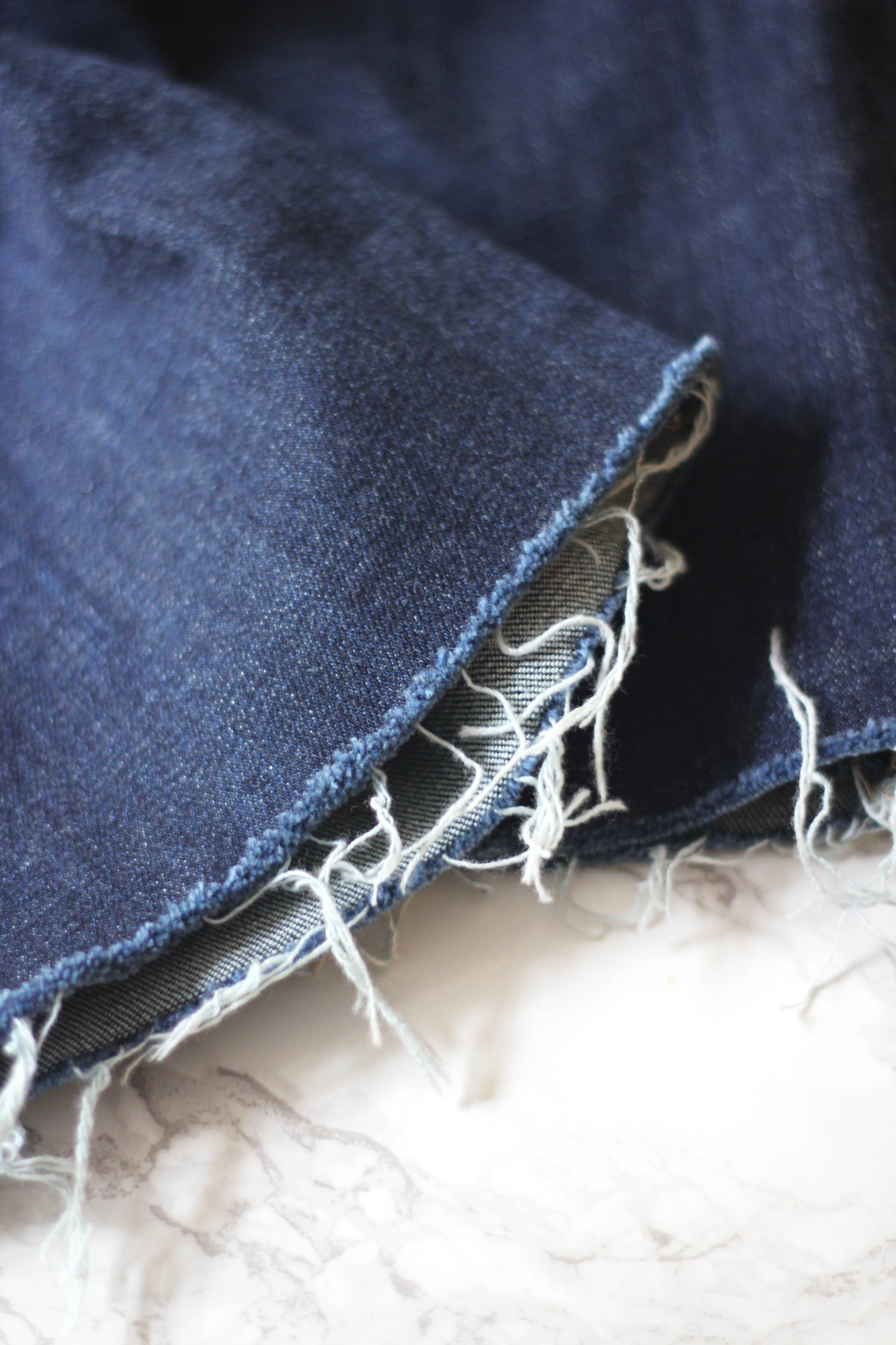 How Create a Raw Hem - Frayed Hem Jeans DIY