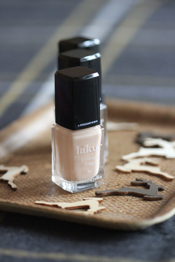 Looking for the perfect clean beauty nude nail color? Lakur reinforces nail strength, durability, delivering long-lasting, high-shine wear & gel-like wear.