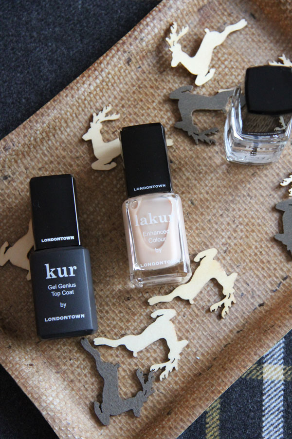 Update your manicure with these Clean nail products. Lakur reinforces nail strength, durability, delivering long-lasting, high-shine wear & gel-like wear.