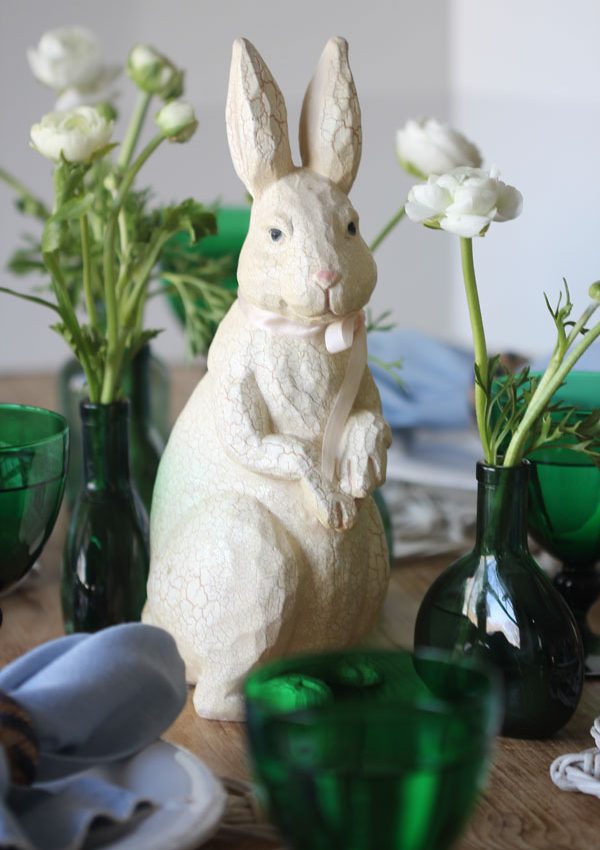 Create a Simple Easter Table