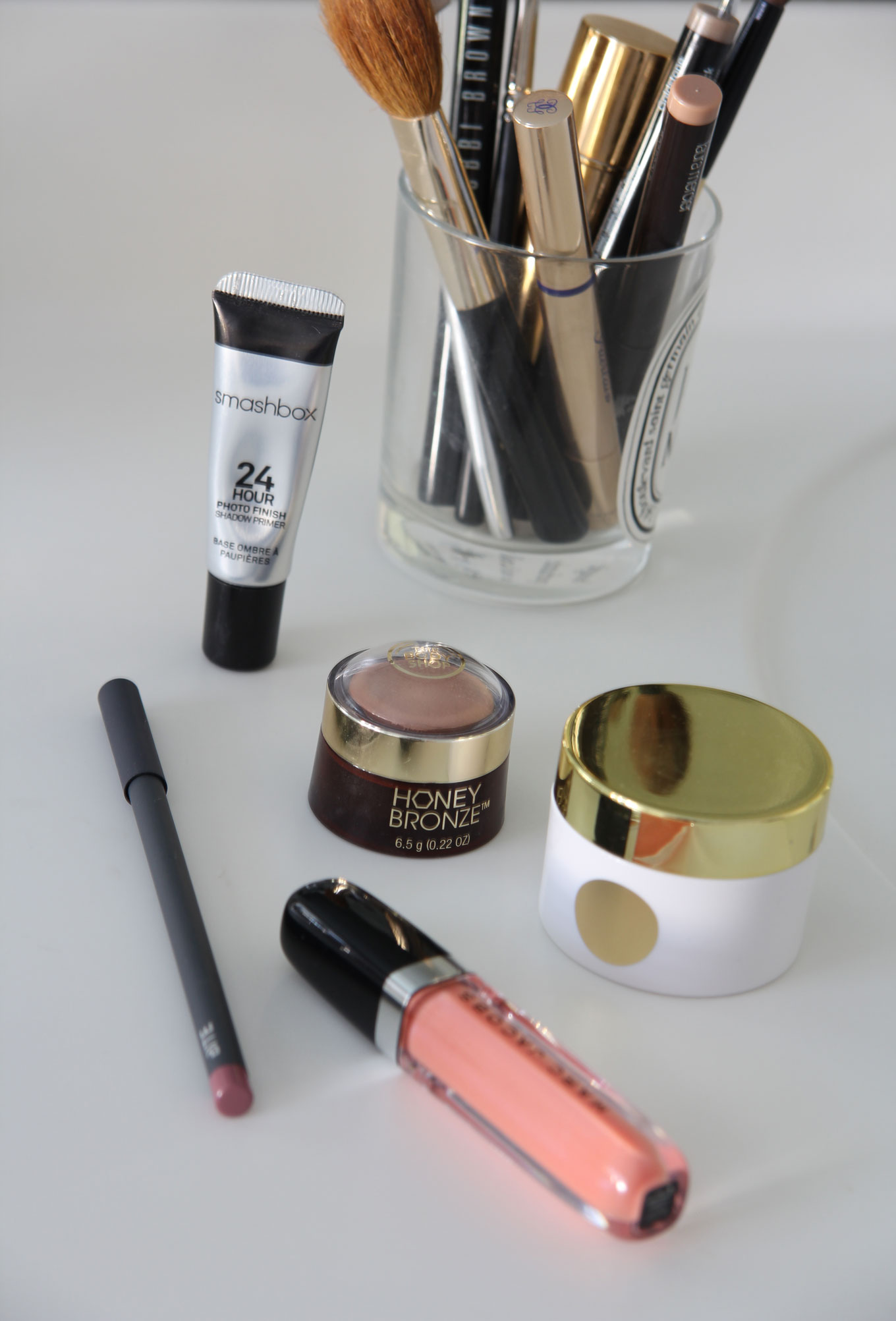 Ridgely Brode shares 5 things from her beauty bag this month, including two lip products and a great highlighter on her blog Ridgely's Radar.