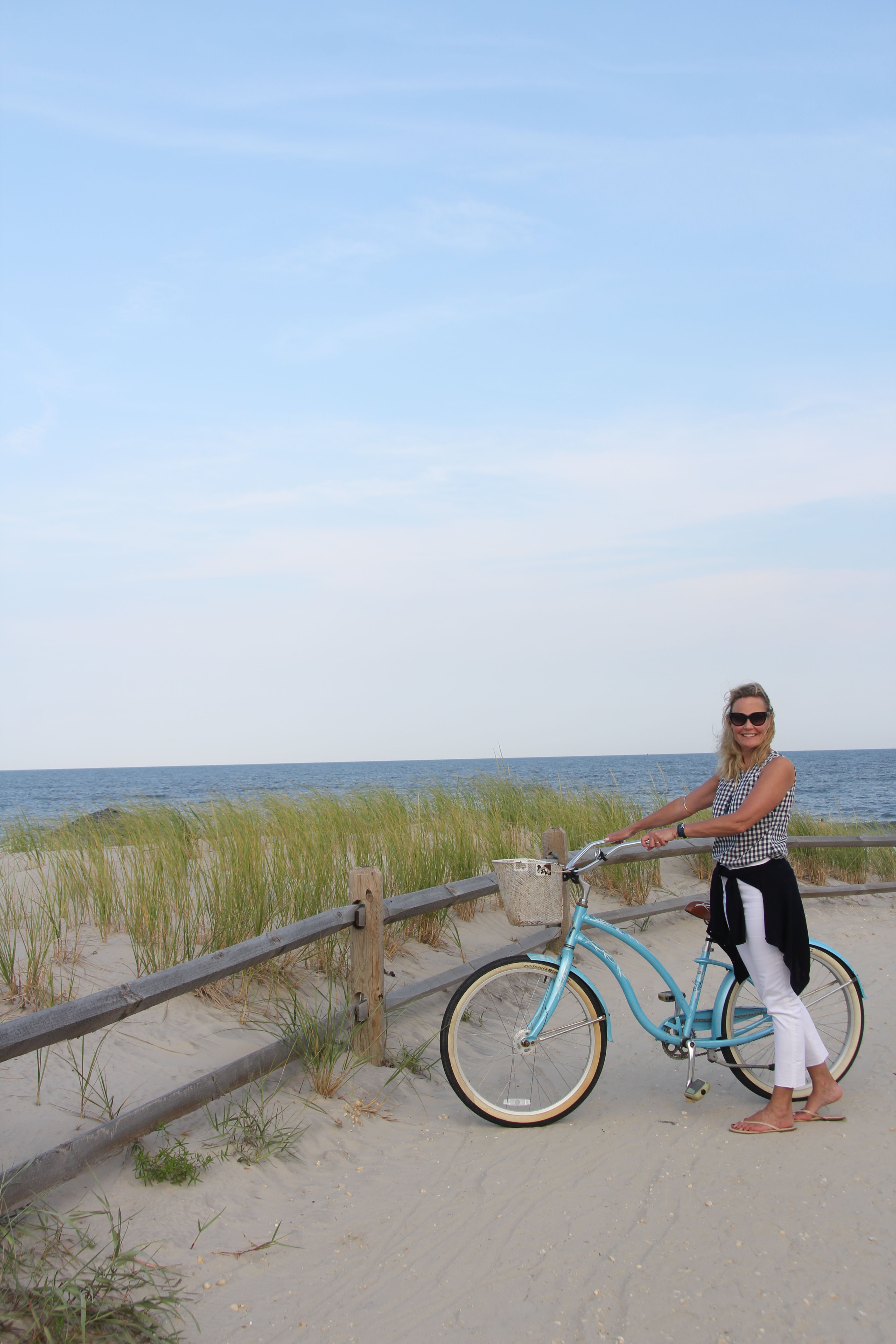 This week Ridgely Brode took her new frayed hem jeans for a spin at the beach and share them on her blog, Ridgely's Radar.