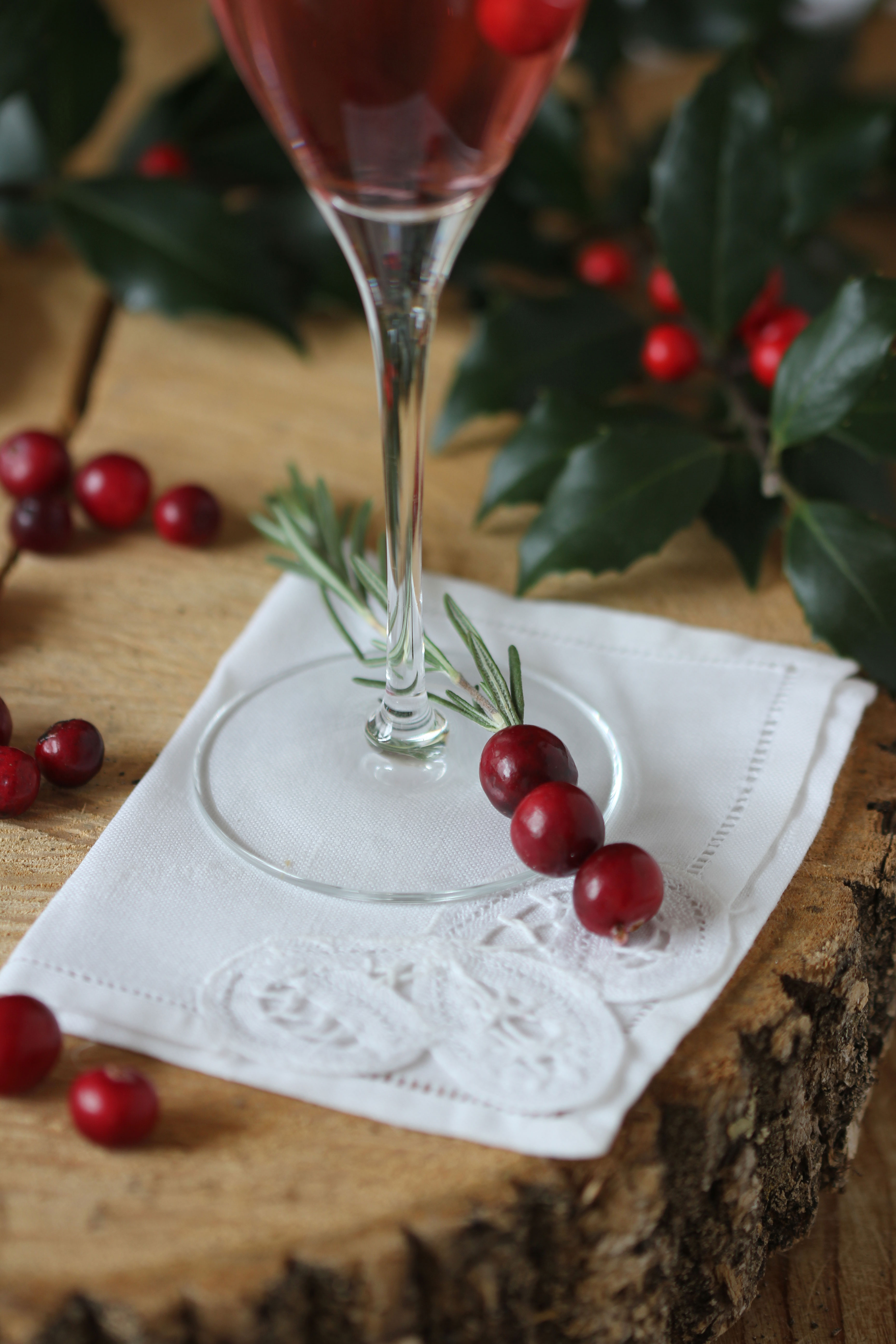 Celebrate the season with this festive and delicious Cranberry Rosemary Champagne Cocktail that will WOW your guests!