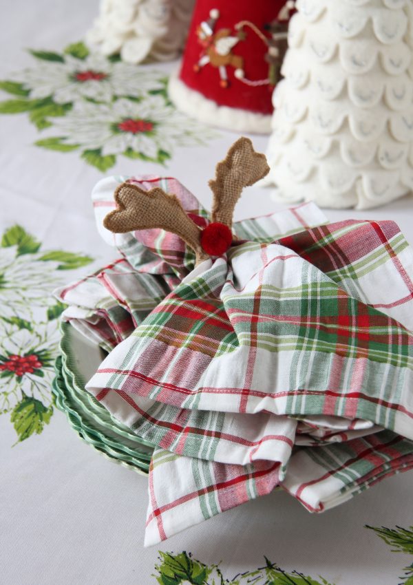 Mixing and Matching Linens for Christmas