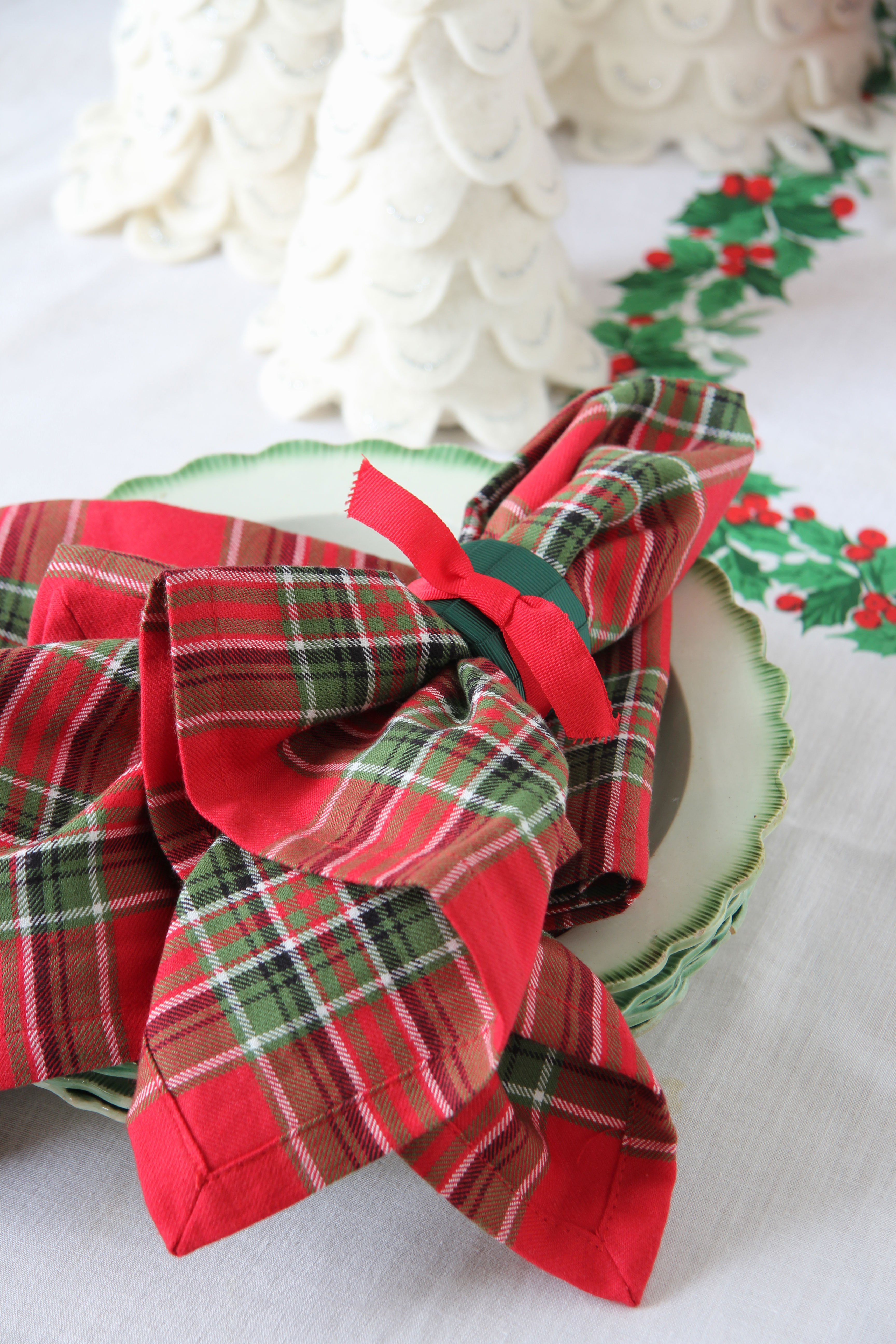 Mixing and matching your plaid, tartan and holiday linens at Christmas is a fun and festive way to decorate your table. 