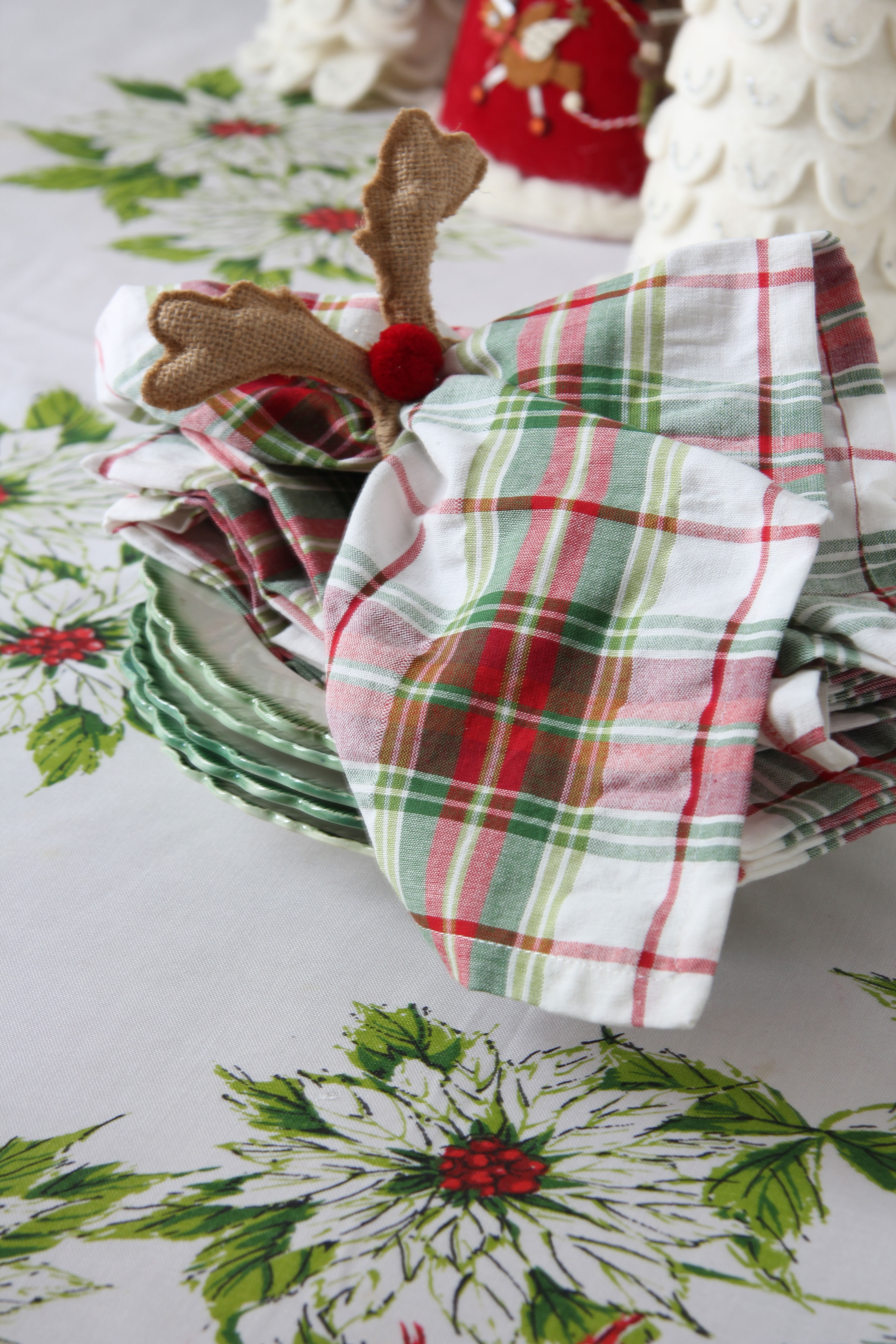 Mixing and matching your plaid, tartan and holiday linens at Christmas is a fun and festive way to decorate your table. 