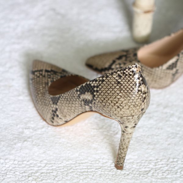 Can't find a chic and comfortable heel that you can stand and walk in for ages? Check out Inez the Better Built Heels - they are the answer to your prayers!