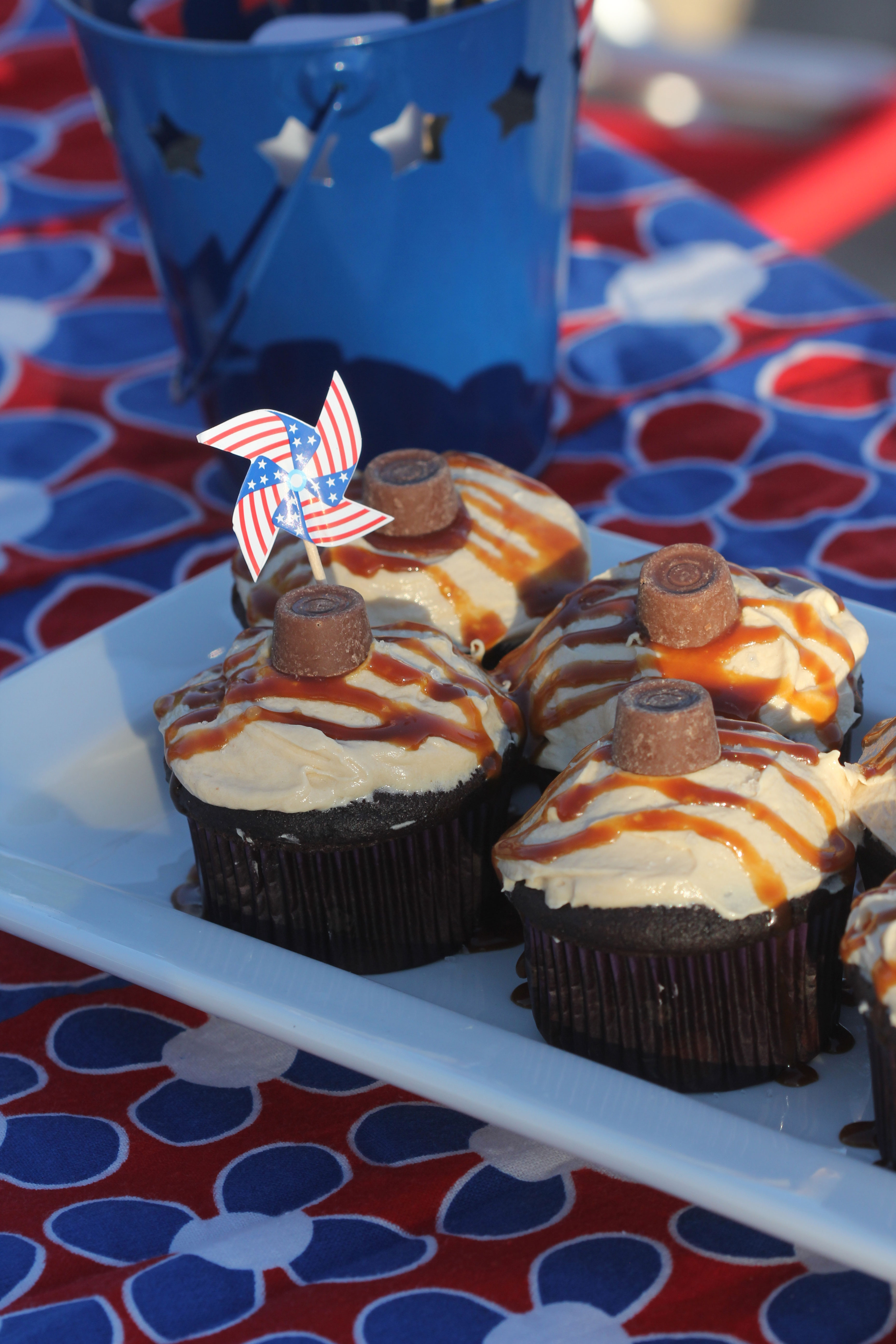 These salted caramel frosted chocolate cupcakes are so good! The perfect mix of yummy chocolate and salty caramel!