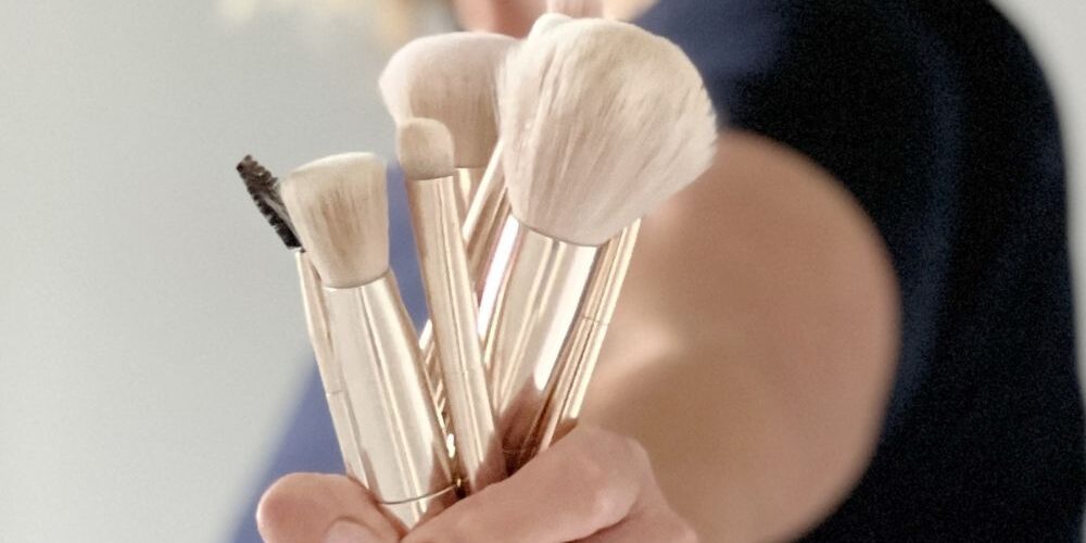 New to Seint Cream Foundation? I suggest you pick these 3 brushes first. They will help you apply the makeup for a natural even complexion.