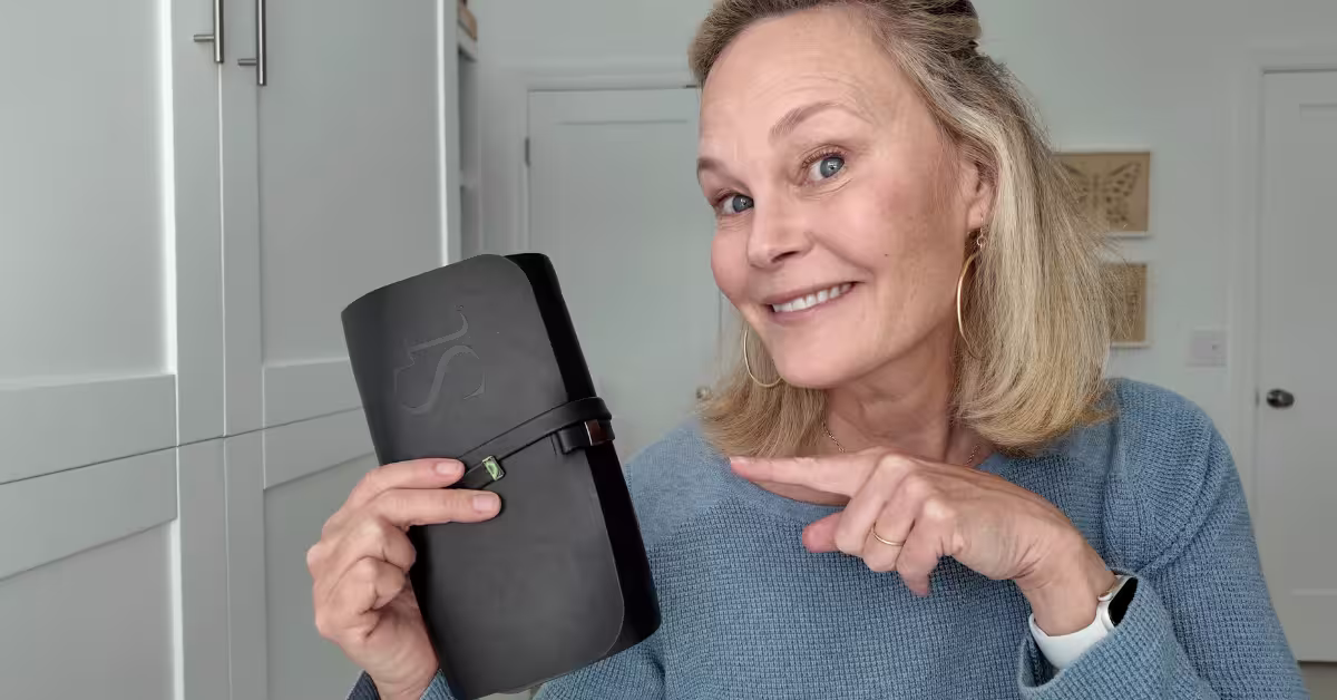 How to travel with Seint Makeup in the Brush Holder